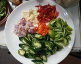Foto langkah ke 1 dari resep Cumi asin cabe + pete #keto friendly.