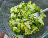 Foto del passaggio 4 della ricetta Hamburger (mini) di broccoli,piselli e pesto🌱