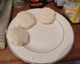 Foto del paso 5 de la receta: Arepas ❤️ con dos rellenos y dos salsas