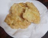 Foto del paso 3 de la receta: Merluza adobada y rebozada con papas cocidas