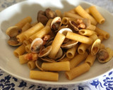 Foto del paso 9 de la receta: Macarrones con gambita y almeja