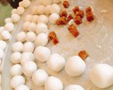 A picture of step 3 of Banh Troi (Vietnamese Sweet Rice Balls).