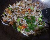 Foto langkah ke 3 dari resep Oseng Tauge Ikan Asin.