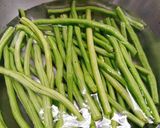 Hình bước làm 1 của món Đậu đũa trộn