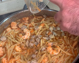 Foto del paso 13 de la receta: Trofie con langostinos y salmón