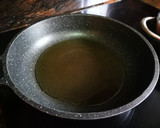 Foto del paso 2 de la receta: Merlucitas con setas salteadas al ajillo