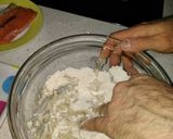 Foto del paso 2 de la receta: Pizza casera de salmón fresco, sin horno