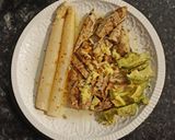 Foto del paso 1 de la receta Caballa con aguacate, espárragos al limón y jengibre