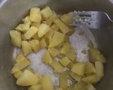 Foto langkah ke 3 dari resep Mashed Potatoes with Creamy Sauce.