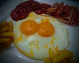 Foto del paso 6 de la receta: Huevos fritos, Chorizo y Papas fritas!