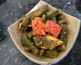 A picture of step 7 of Masala bhindi.