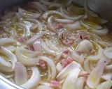 Foto del passaggio 2 della ricetta Uova con piselli e pancetta
