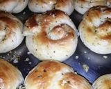 A picture of step 7 of Garlic and herbs knotted rolls.