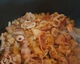 Foto del paso 3 de la receta Guiso de patatas con calamar, alcachofas y habitas tiernas