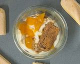 Foto del passaggio 6 della ricetta Tiramisù con Pesche sciroppate e Nocciole