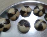 A picture of step 8 of Marble cookies.