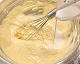 Foto del paso 5 de la receta: Pastel de manzana, pasas y nueces tipo alemán