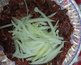Hình bước làm 1 của món Bò tái chanh cuốn bánh tráng