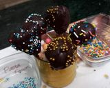 A picture of step 1 of Choco chips ball.