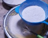 Foto langkah ke 4 dari resep Cookies / Kue Semprit Jelarut (Tepung Garut/Larut).