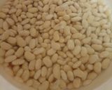 Foto del paso 1 de la receta: Alubias blancas con manitas, sabor Cookpad, en olla express
