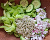 Foto del paso 2 de la receta: Ensalada de pepino y apio