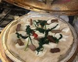 Foto del passaggio 5 della ricetta Pizza Semi Integrale con Salsiccia e Senape Saltata
