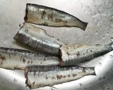 Foto del paso 1 de la receta: Tosta de sardina (arengades) con tomate