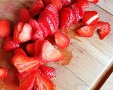 Une image de l'étape 6 de Bavarois aux fraises 🍓 coeur aux fruits rouges 😋.