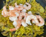 Une image de l'étape 3 de One pot orzo/poireau/champignons et crevettes au curry.