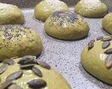 Foto del passaggio 4 della ricetta Burger buns agli spinaci