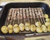 Foto del paso 5 de la receta: Pinchos de cordero con papas al horno