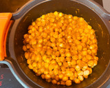 Foto del paso 9 de la receta: Garbanzos con langostinos y almejas al curry ¿rojo?