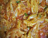 A picture of step 2 of Dahi pyaza.