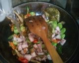Foto langkah ke 7 dari resep Oseng Cumi Asin pete Cabai Hijau.