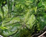 Foto langkah ke 1 dari resep Tumis Daun Pepaya Teri Medan.