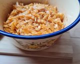 Foto del paso 3 de la receta: Ensalada templada de col al pimentón con ajos fritos 🧄