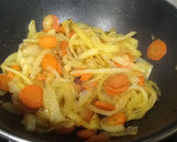 Foto del paso 9 de la receta: Wok de zanahoria y cebolla con salchichas