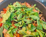 九層塔紅椒黑木耳炆文昌雞的食譜步驟6照片