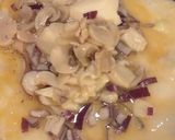 Foto del paso 2 de la receta: Omelette diet de champiñon, cebolla y queso