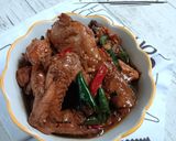 Foto langkah ke 5 dari resep Ayam kecap cabai merah hijau.