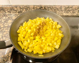 Foto del paso 3 de la receta: Galletas de mantequilla con manzana caramelizada