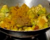 बैंगन आलू की रसेदार सब्जी (baingan aloo ki rasedar sabzi recipe in Hindi) रेसिपी चरण 3 फोटो