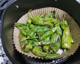 Foto del paso 3 de la receta: Pimientos fritos en freidora de aire