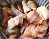 A picture of step 1 of Tinolang Manok.