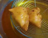 A picture of step 6 of Potato and Pea Samosas.