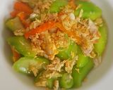 รูปขั้นตอนการทำที่ 3 ของ บวบผัดไข่