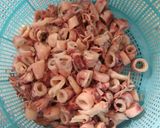 Foto langkah ke 1 dari resep Tumis cumi asin.
