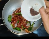 A picture of step 4 of Rava upma.