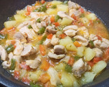 Foto del paso 3 de la receta: Pollo con verduras. Muy rápido y fácil de hacer